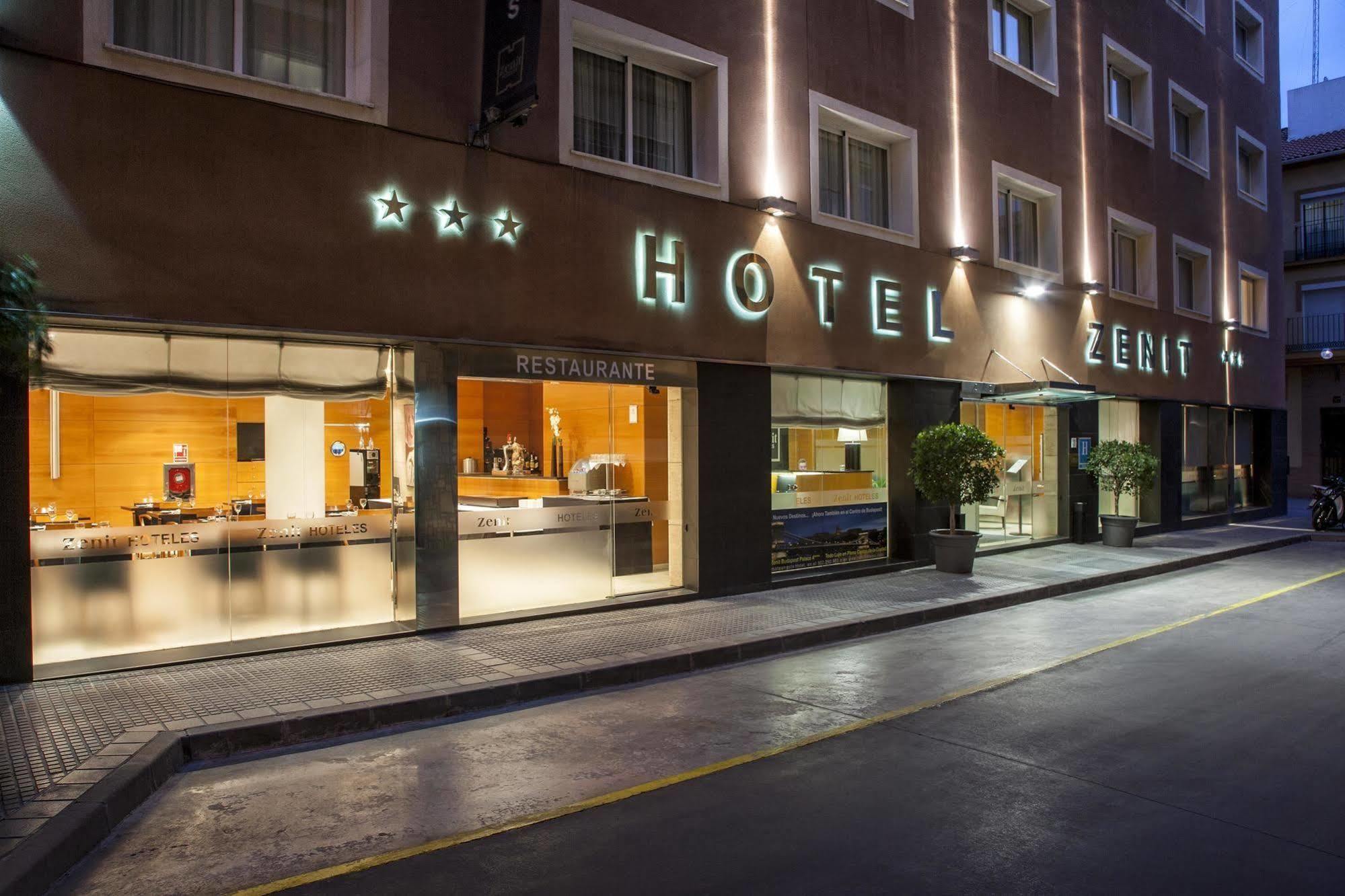 泽尼特马拉加酒店 外观 照片